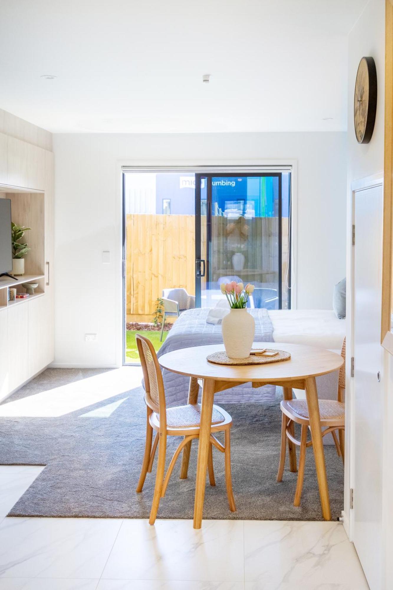 Downtown Delight: Studio At 8 Wilmer With Backyard Christchurch Exterior foto