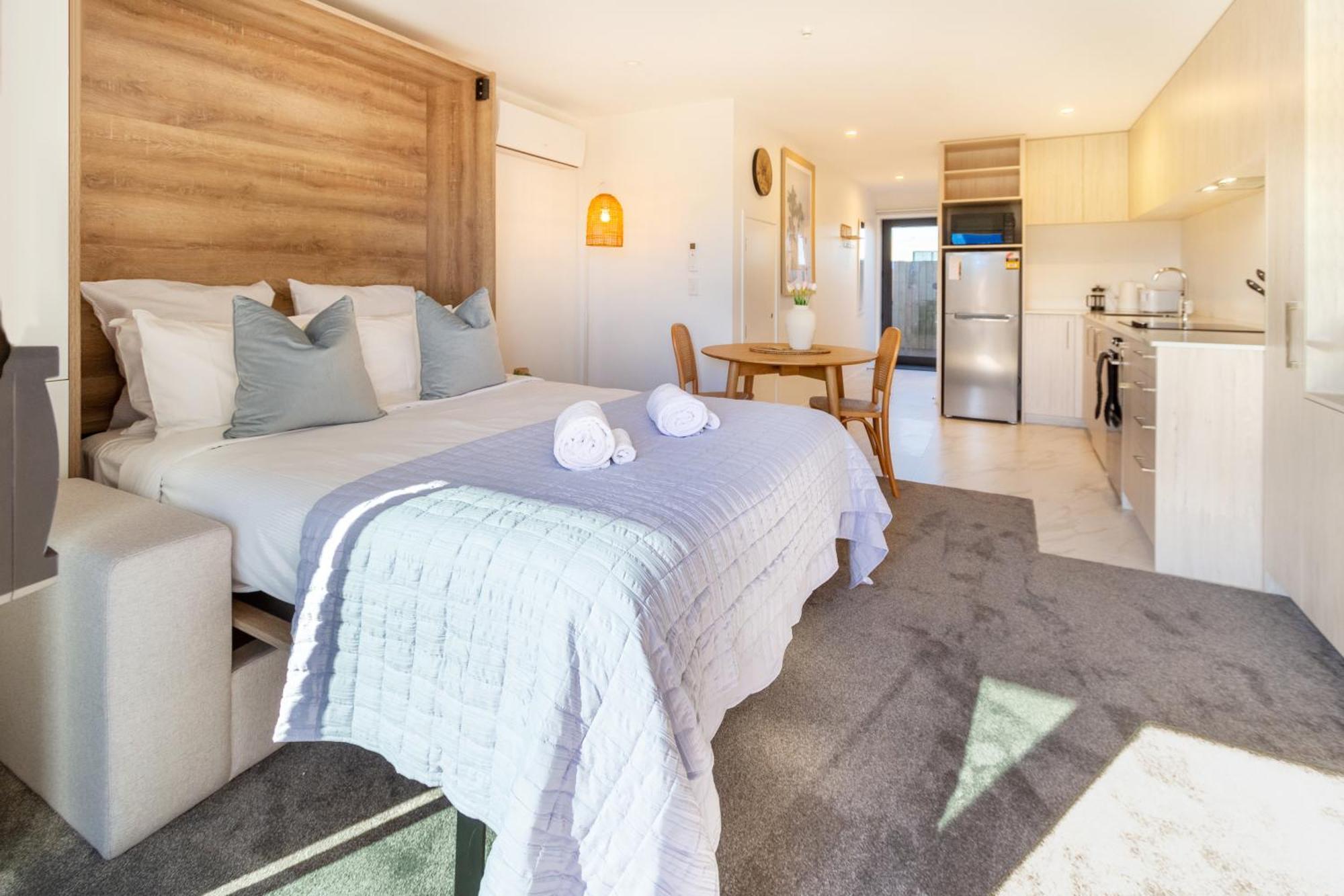Downtown Delight: Studio At 8 Wilmer With Backyard Christchurch Exterior foto