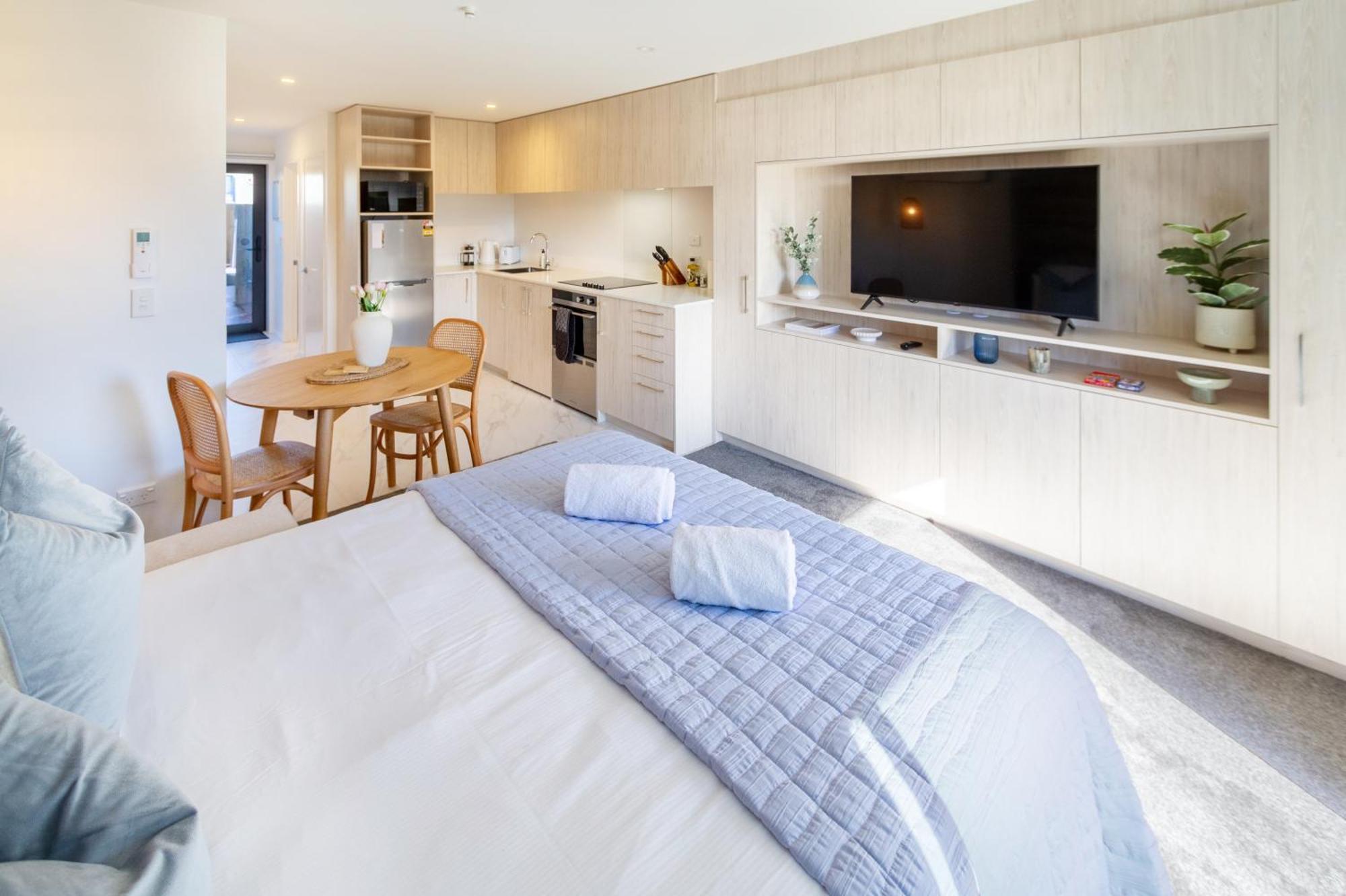 Downtown Delight: Studio At 8 Wilmer With Backyard Christchurch Exterior foto